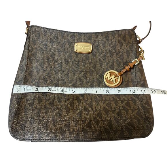 Michael Kors Jet Set Crossbody in Signature Logo Canvas - Picture 9 of 9
